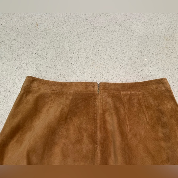 Knee length suede pleated skirt - size 2 - Picture 4 of 9